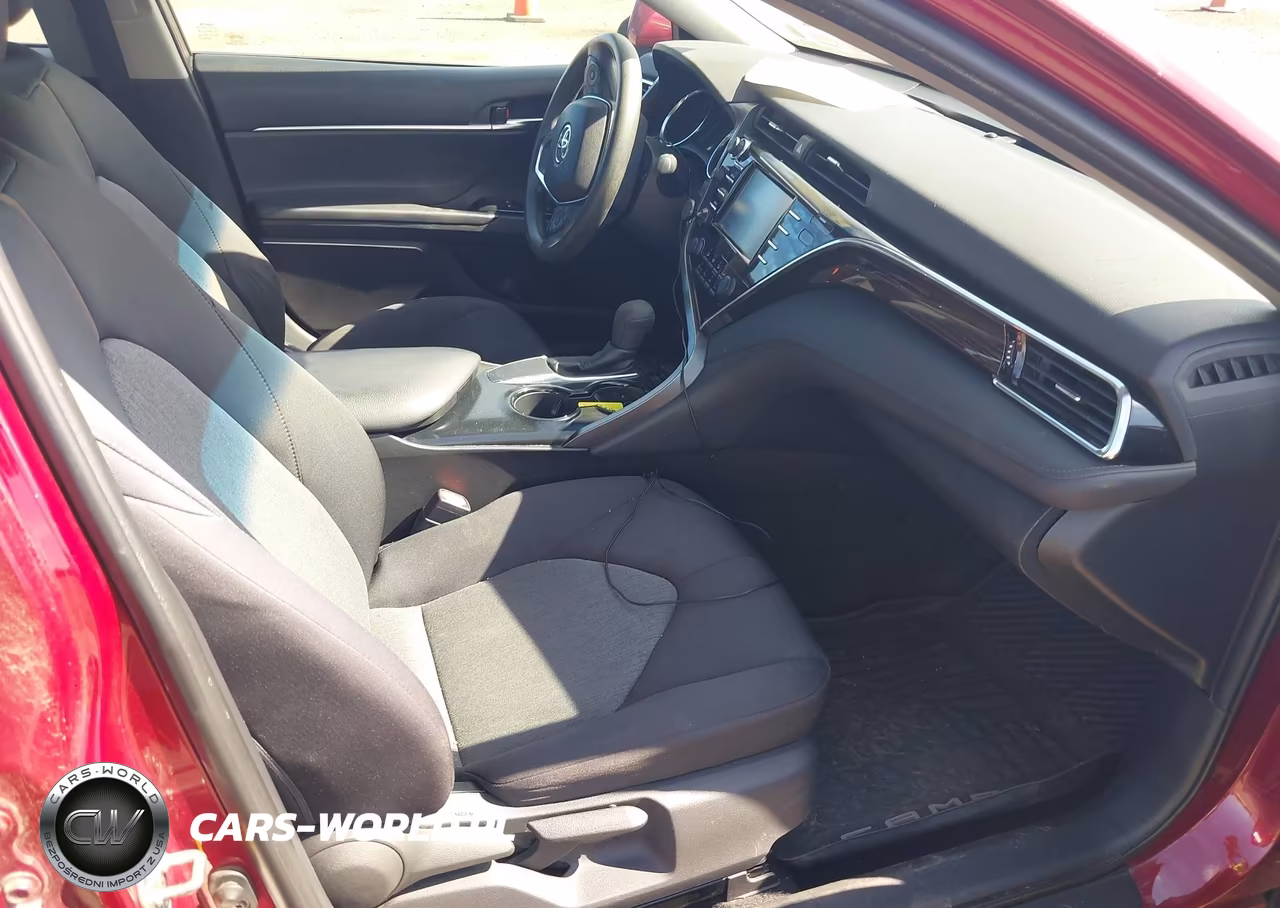 2018 Toyota Camry Le VIN:4T1B11HK3JU633888 - 5