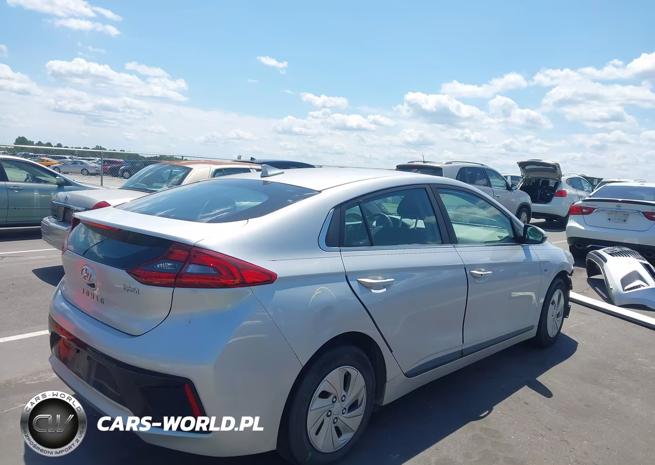 2018 Hyundai Ioniq Hybrid Sel VIN:KMHC75LC3JU064213 - 4
