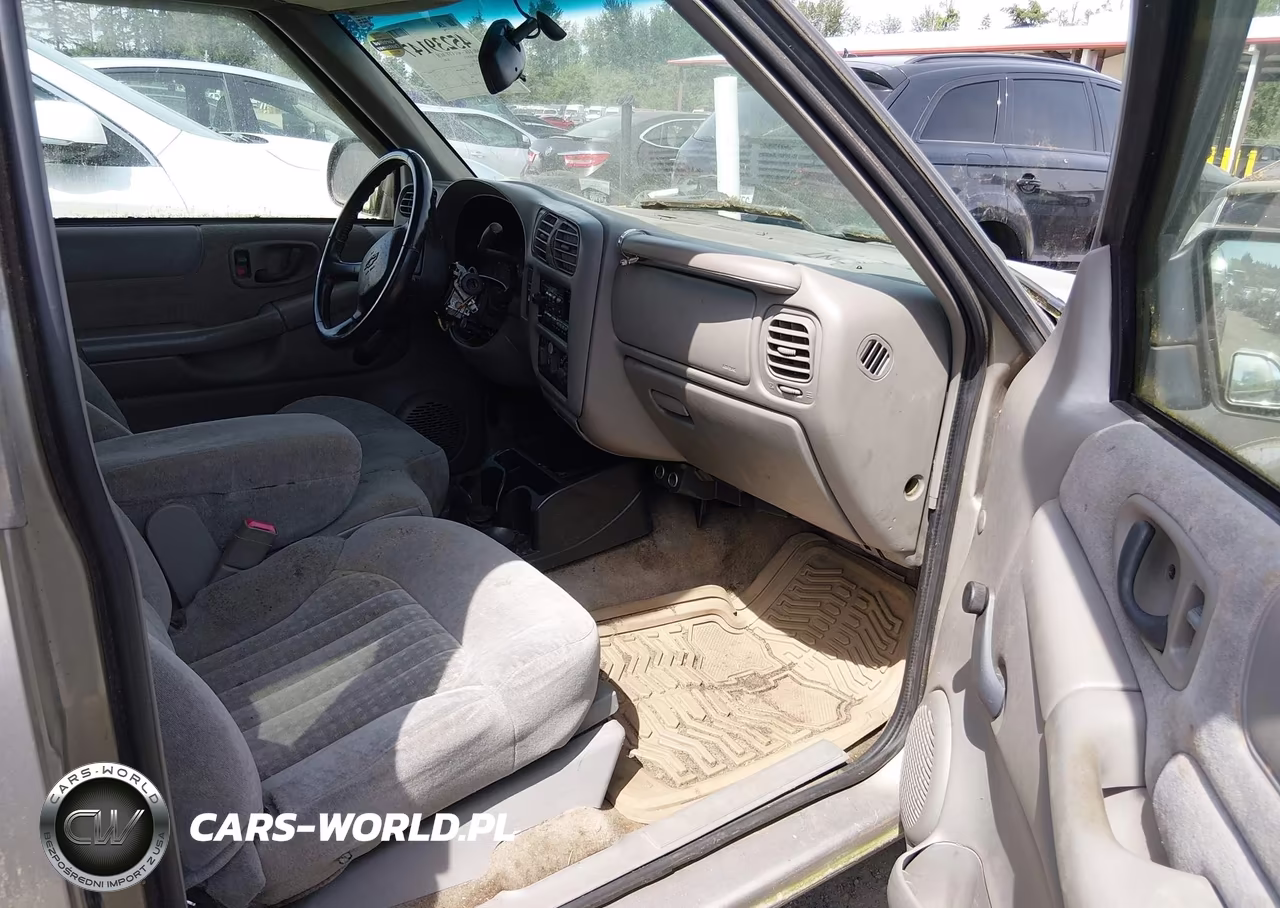2002 Chevrolet S-10 Ls VIN:1GCCS195628124855 - 5