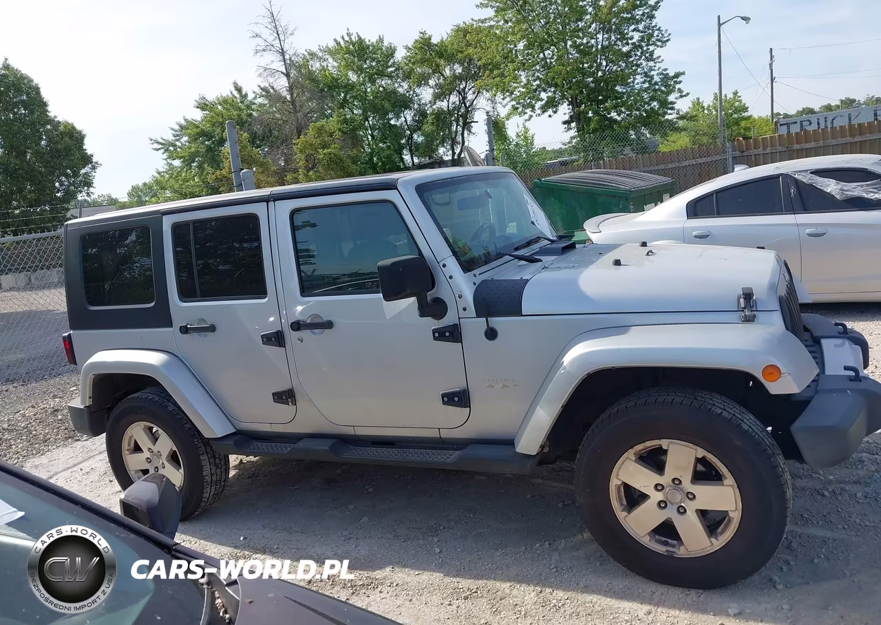 2008 Jeep Wrangler Unlimited Sahara VIN:1J4GA59108L619237 - 13