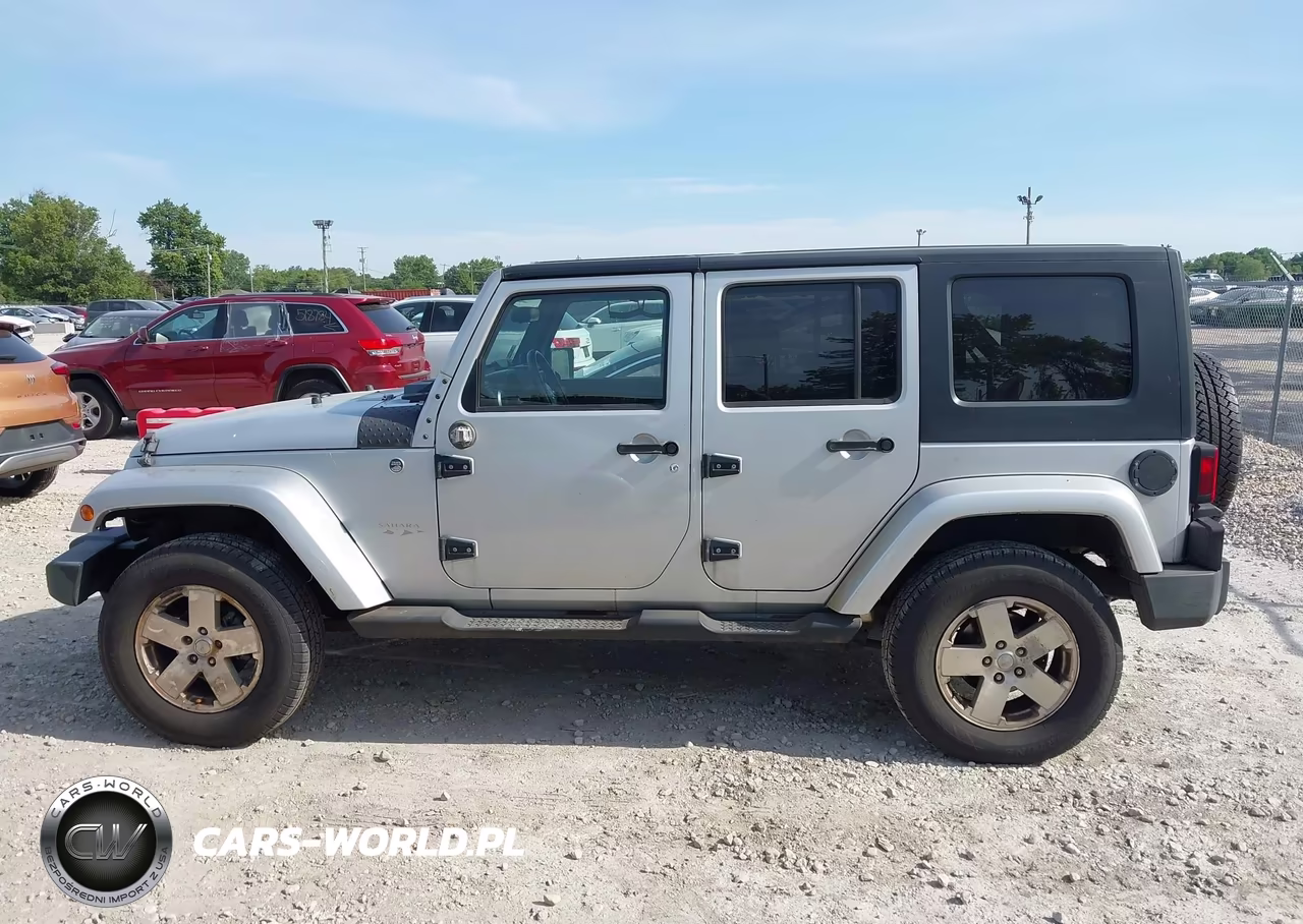 2008 Jeep Wrangler Unlimited Sahara VIN:1J4GA59108L619237 - 14