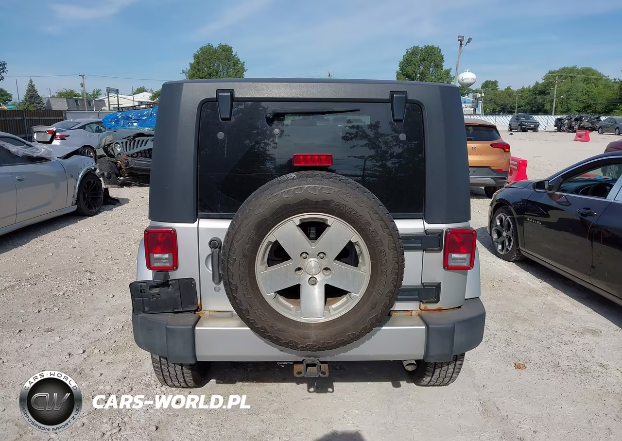 2008 Jeep Wrangler Unlimited Sahara VIN:1J4GA59108L619237 - 16