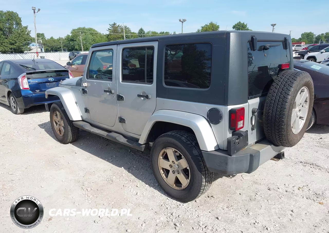 2008 Jeep Wrangler Unlimited Sahara VIN:1J4GA59108L619237 - 3