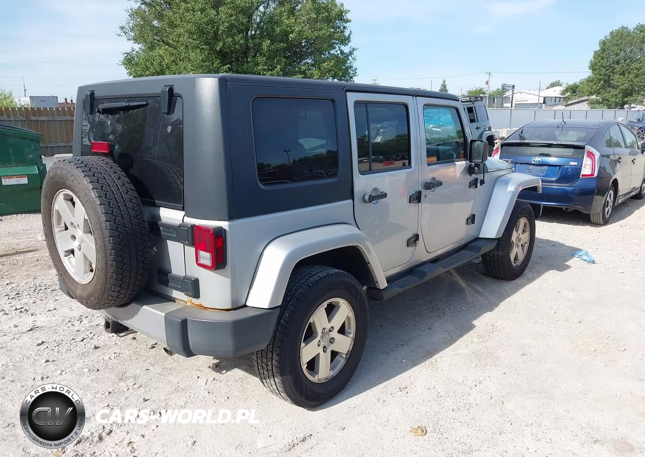 2008 Jeep Wrangler Unlimited Sahara VIN:1J4GA59108L619237 - 4