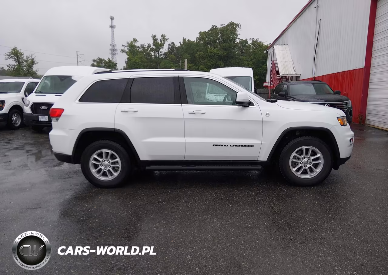 2018 Jeep Grand Cherokee Laredo E 4X4 VIN:1C4RJFAG5JC381427 - 13