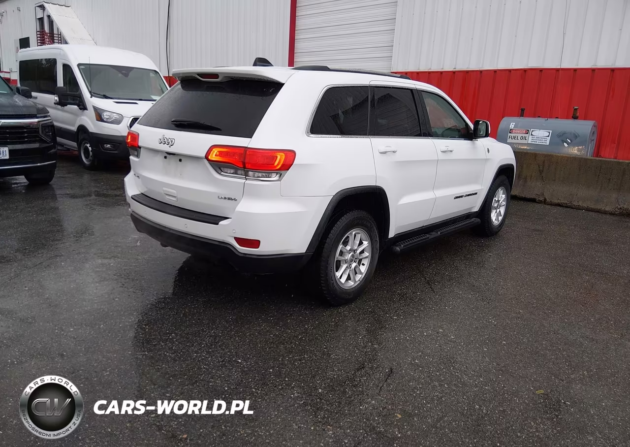 2018 Jeep Grand Cherokee Laredo E 4X4 VIN:1C4RJFAG5JC381427 - 4