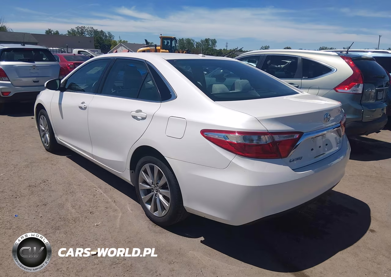 2015 Toyota Camry Xle VIN:4T1BF1FK5FU113591 - 3
