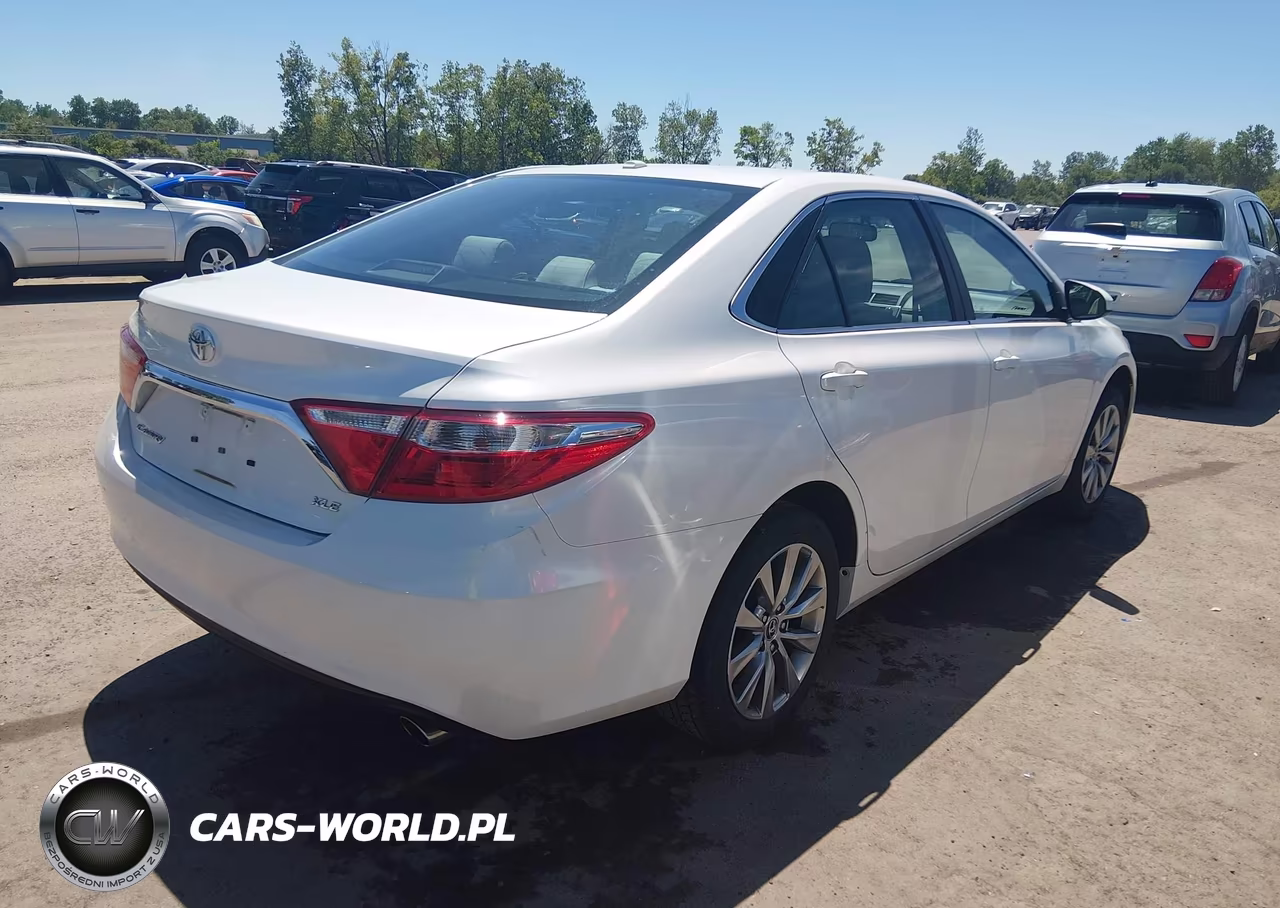 2015 Toyota Camry Xle VIN:4T1BF1FK5FU113591 - 4