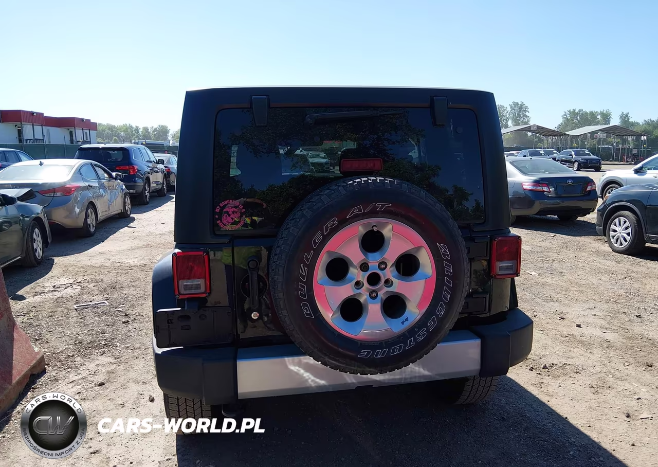 2014 Jeep Wrangler Unlimited Sahara VIN:1C4HJWEG1EL261989 - 16