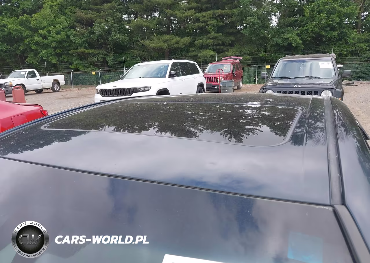 2018 Toyota Camry Se VIN:4T1B11HK6JU570026 - 17