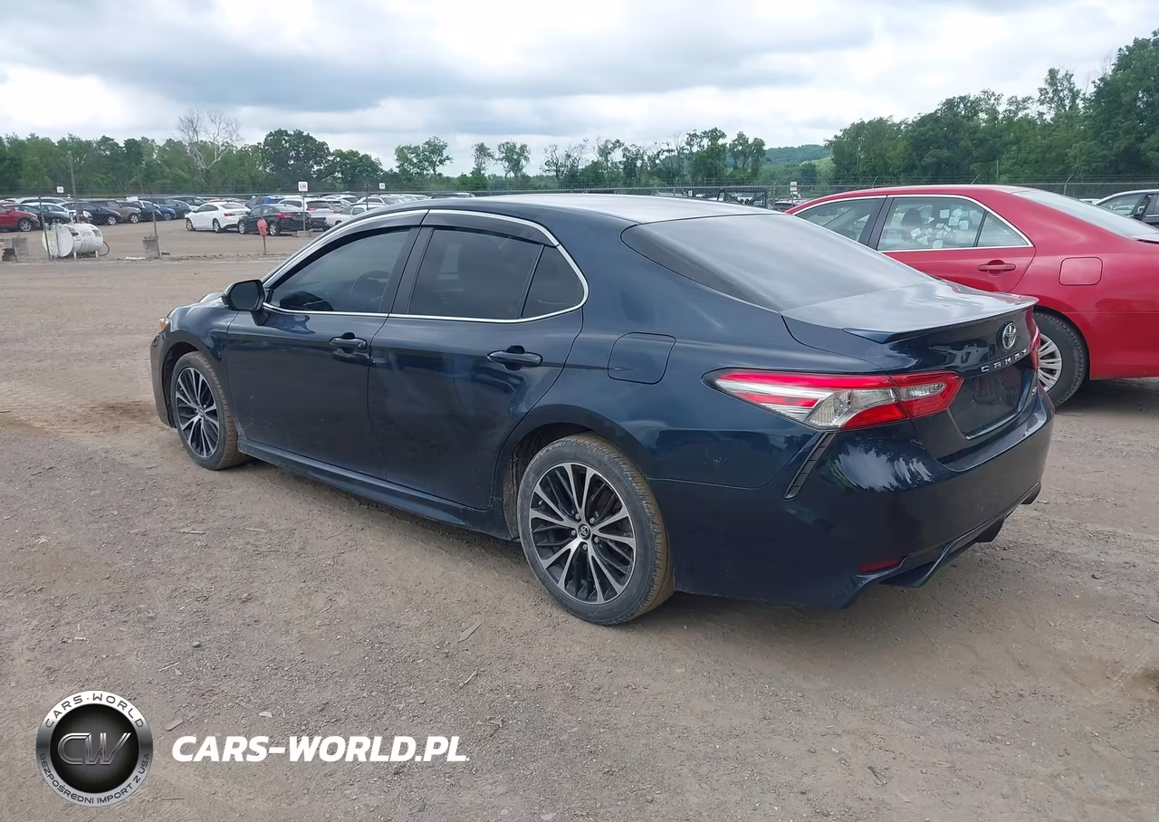2018 Toyota Camry Se VIN:4T1B11HK6JU570026 - 3