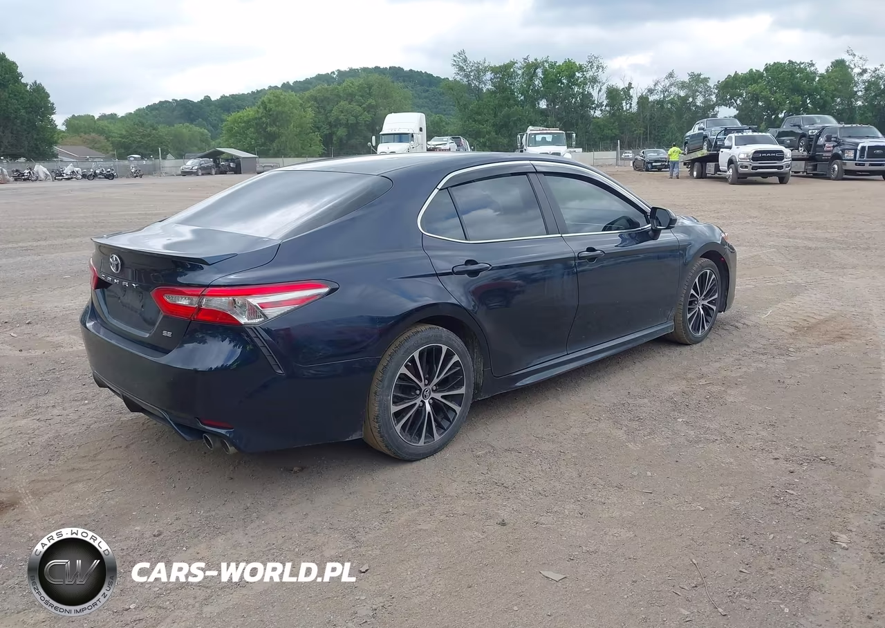 2018 Toyota Camry Se VIN:4T1B11HK6JU570026 - 4