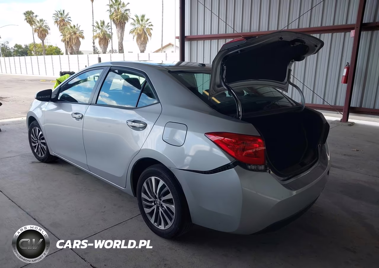2017 Toyota Corolla Xle VIN:2T1BURHEXHC752677 - 3