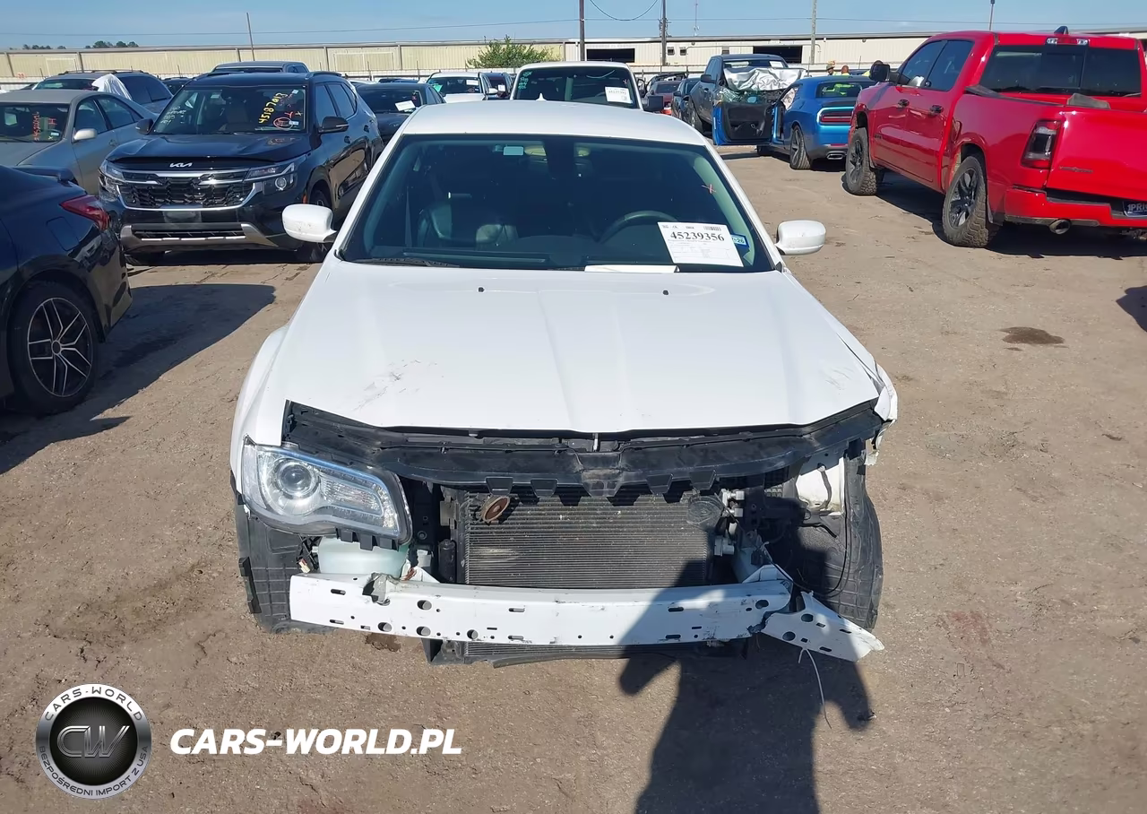 2015 Chrysler 300 Limited VIN:2C3CCAAG8FH893842 - 13