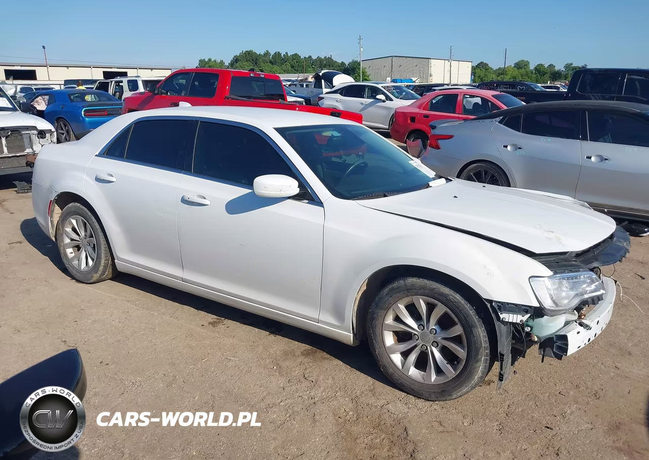 2015 Chrysler 300 Limited VIN:2C3CCAAG8FH893842 - 14