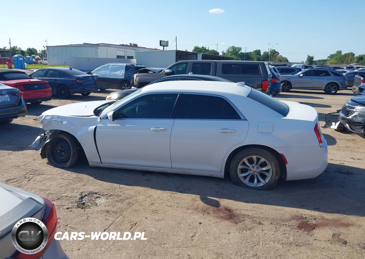 2015 Chrysler 300 Limited VIN:2C3CCAAG8FH893842 - 15