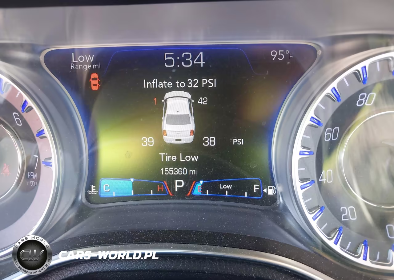 2015 Chrysler 300 Limited VIN:2C3CCAAG8FH893842 - 16