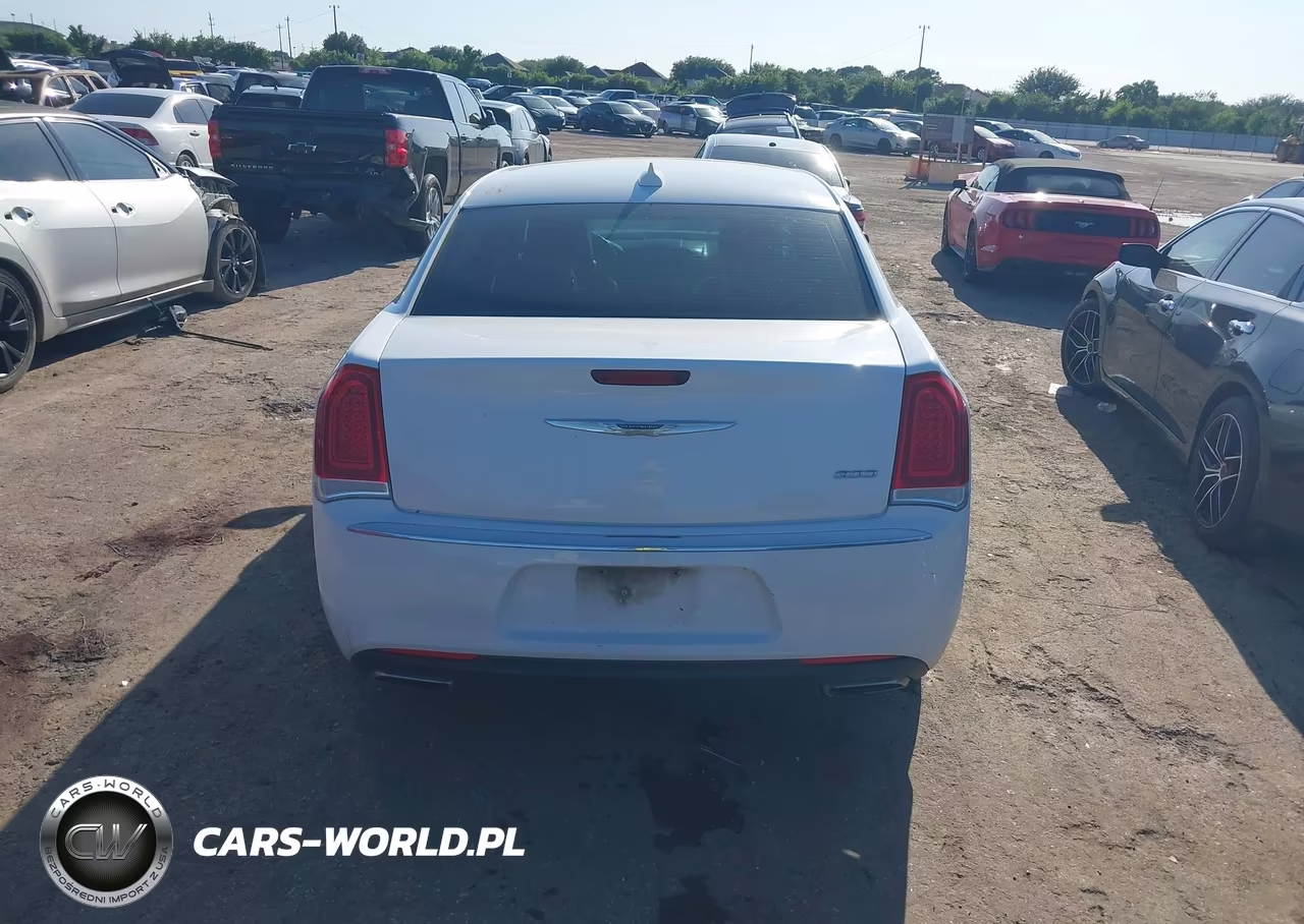 2015 Chrysler 300 Limited VIN:2C3CCAAG8FH893842 - 17