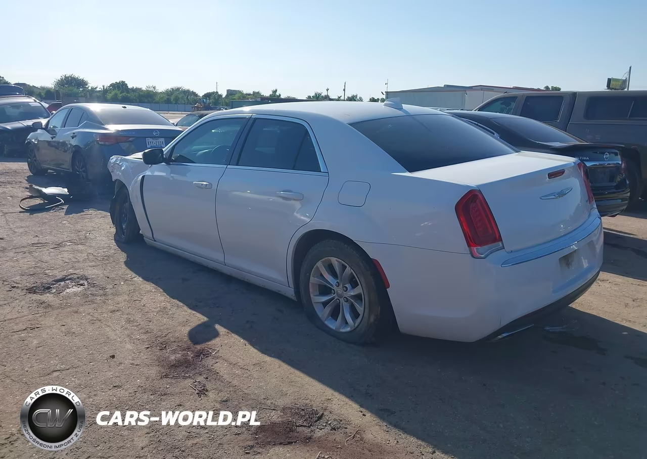 2015 Chrysler 300 Limited VIN:2C3CCAAG8FH893842 - 3