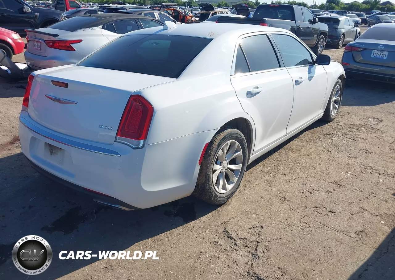 2015 Chrysler 300 Limited VIN:2C3CCAAG8FH893842 - 4