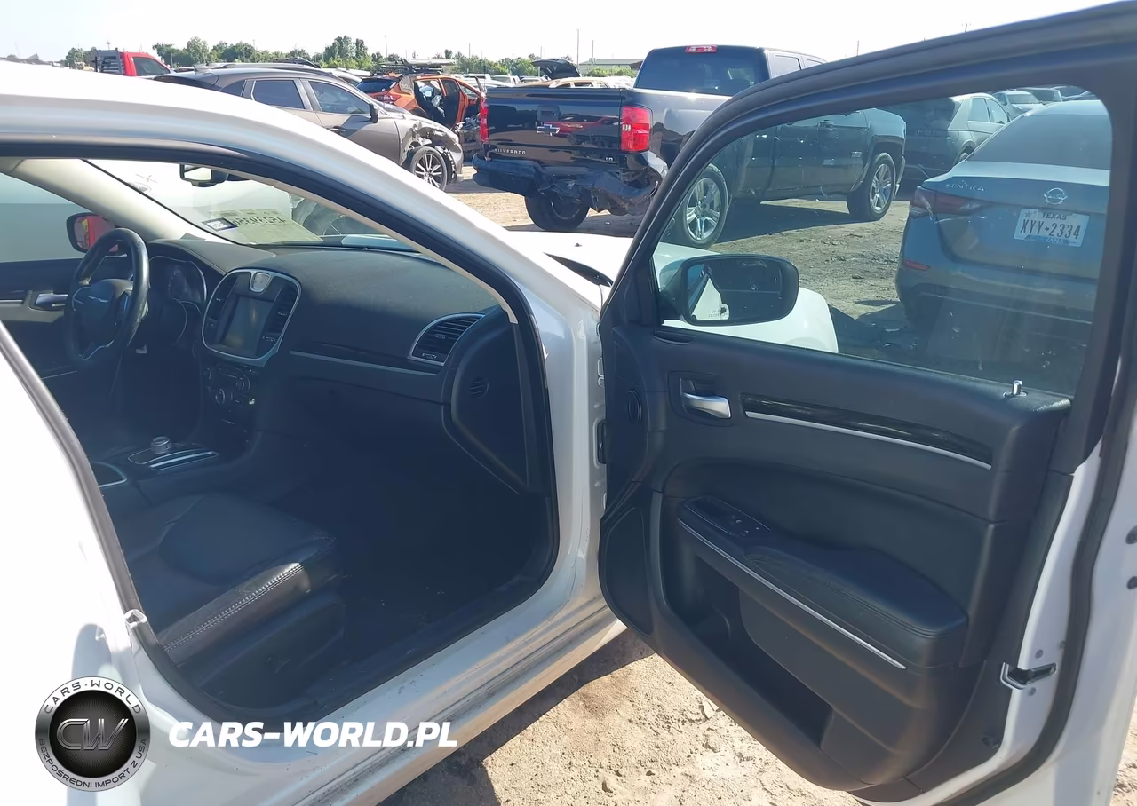 2015 Chrysler 300 Limited VIN:2C3CCAAG8FH893842 - 5