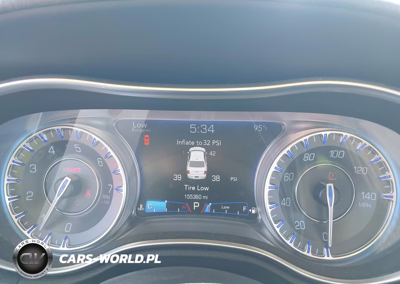 2015 Chrysler 300 Limited VIN:2C3CCAAG8FH893842 - 7
