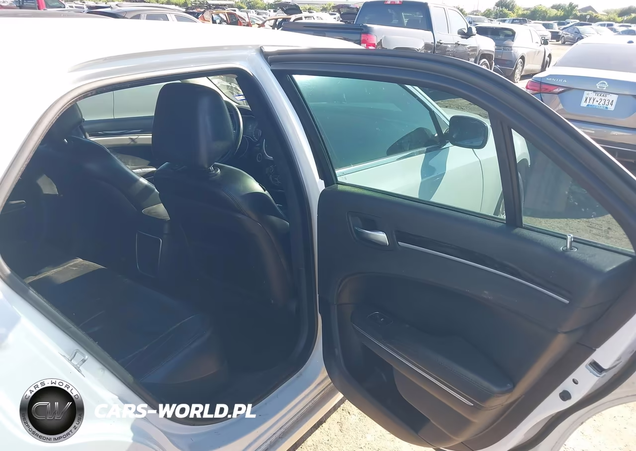2015 Chrysler 300 Limited VIN:2C3CCAAG8FH893842 - 8