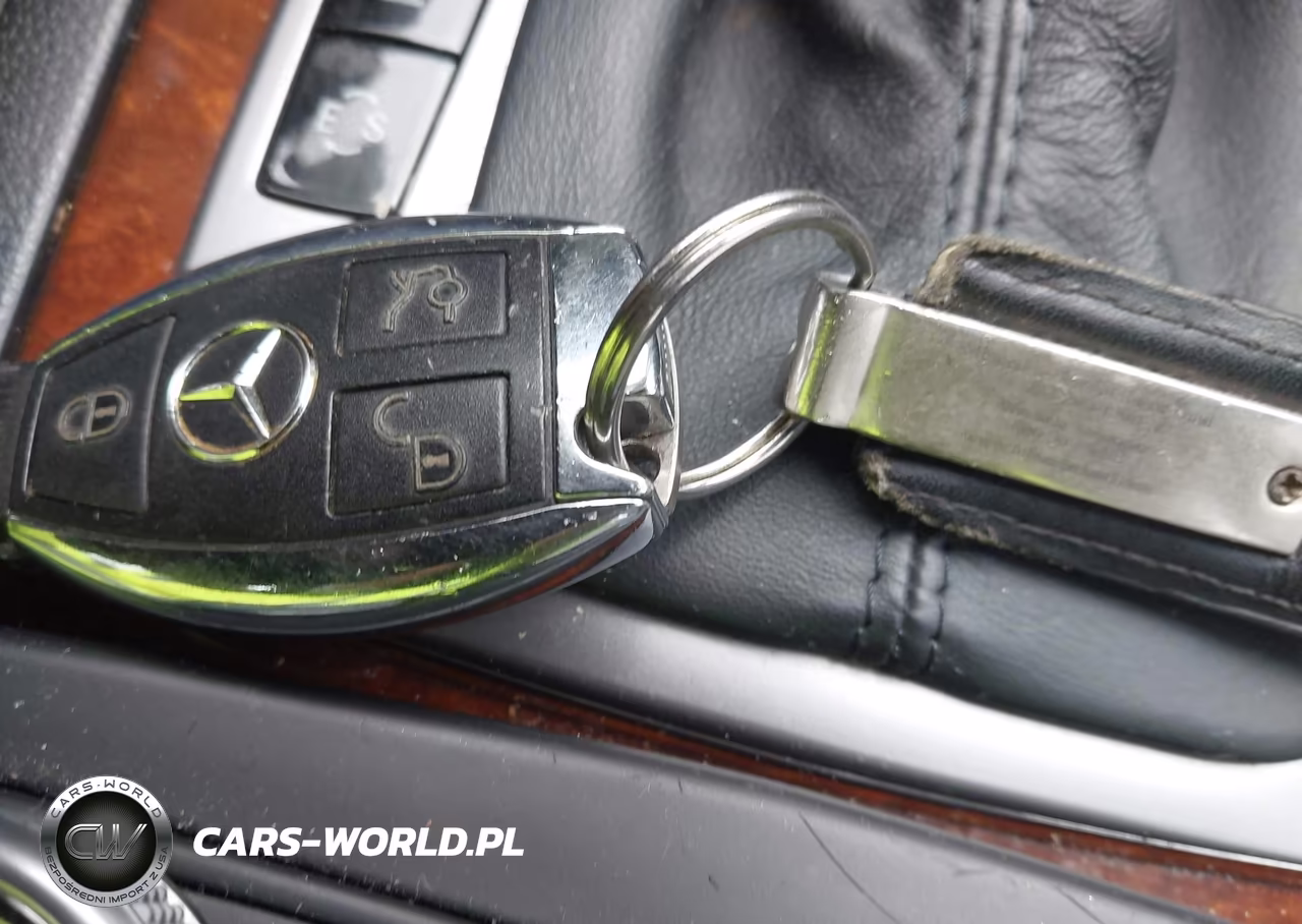 2011 Mercedes-Benz C 300 Luxury-Sport VIN:WDDGF5EB8BR138071 - 11