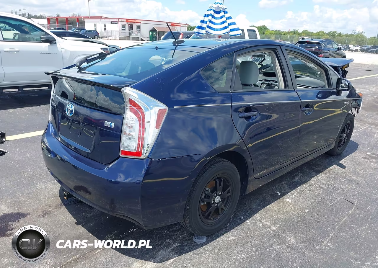 2015 Toyota Prius Four VIN:JTDKN3DU0F1905477 - 4