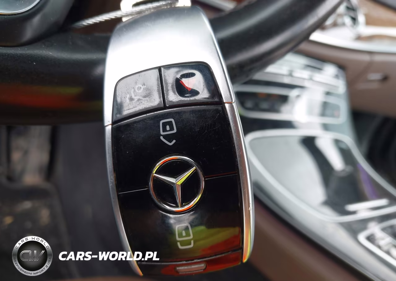 2018 Mercedes-Benz E 300 VIN:WDDZF4JB4JA310800 - 11