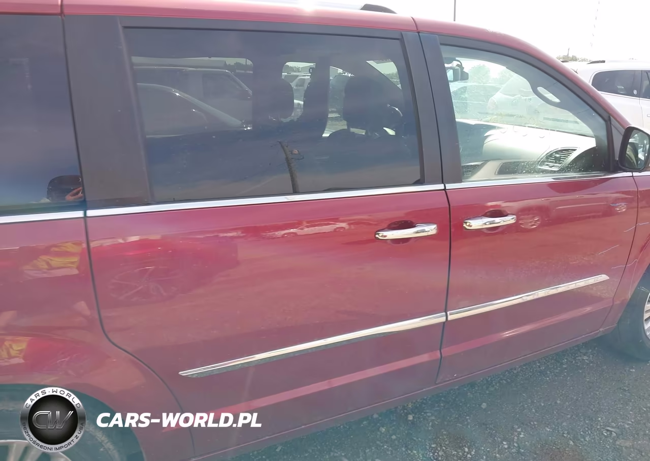 2015 Chrysler Town & Country Limited Platinum VIN:2C4RC1GGXFR547394 - 14
