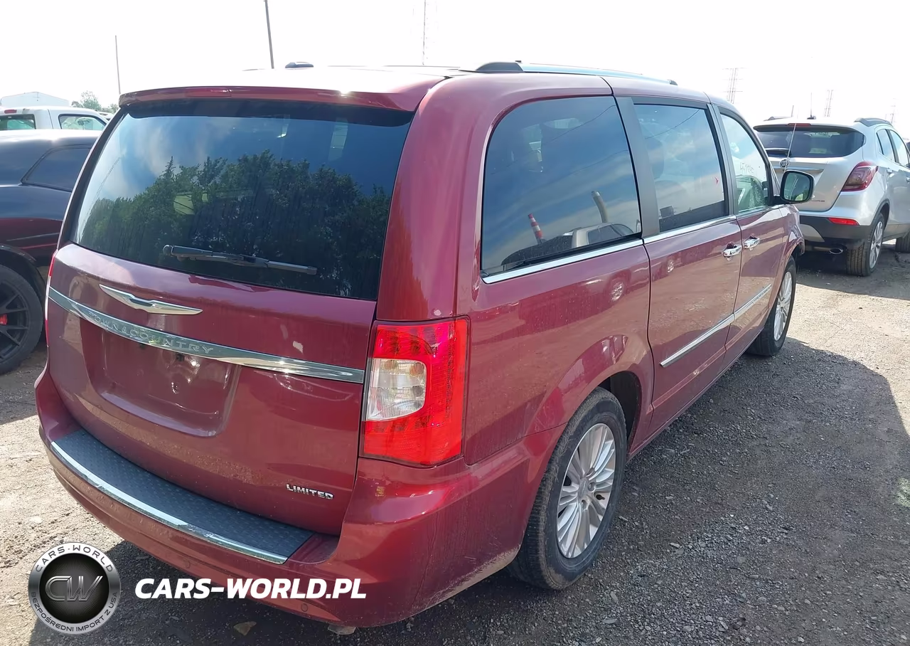 2015 Chrysler Town & Country Limited Platinum VIN:2C4RC1GGXFR547394 - 4