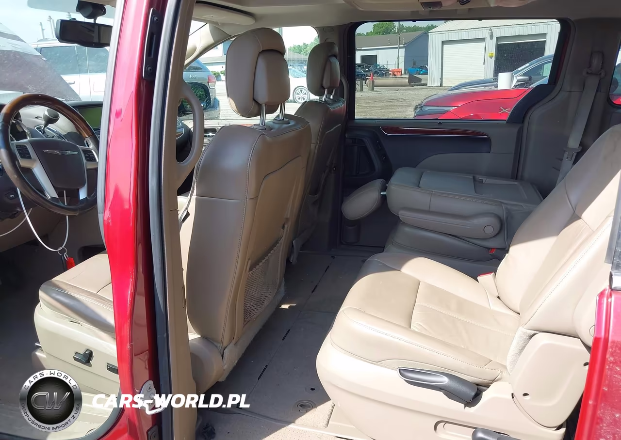 2015 Chrysler Town & Country Limited Platinum VIN:2C4RC1GGXFR547394 - 8