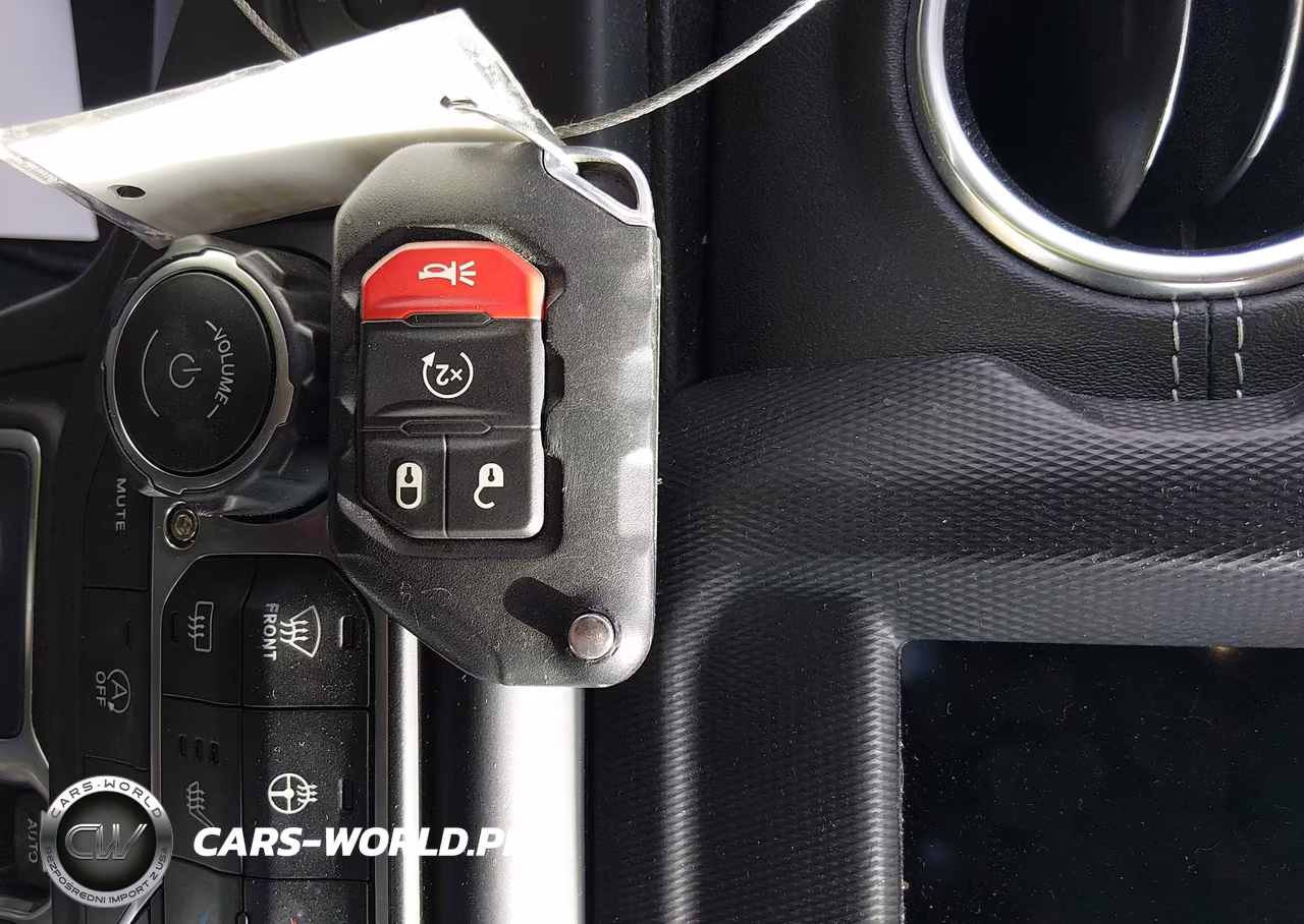 2019 Jeep Wrangler Unlimited Sahara 4X4 VIN:1C4HJXEN9KW522753 - 11