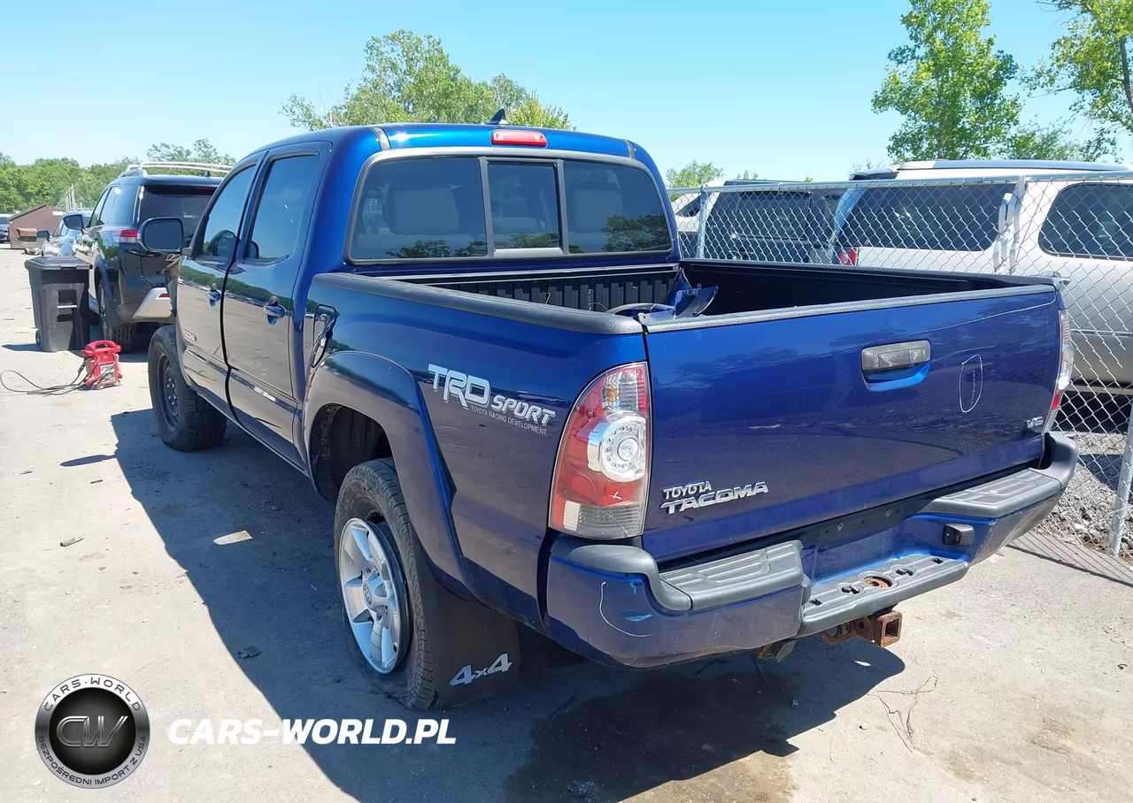2015 Toyota Tacoma Base V6 VIN:3TMLU4EN6FM176134 - 3