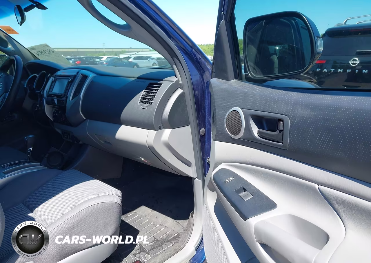 2015 Toyota Tacoma Base V6 VIN:3TMLU4EN6FM176134 - 5