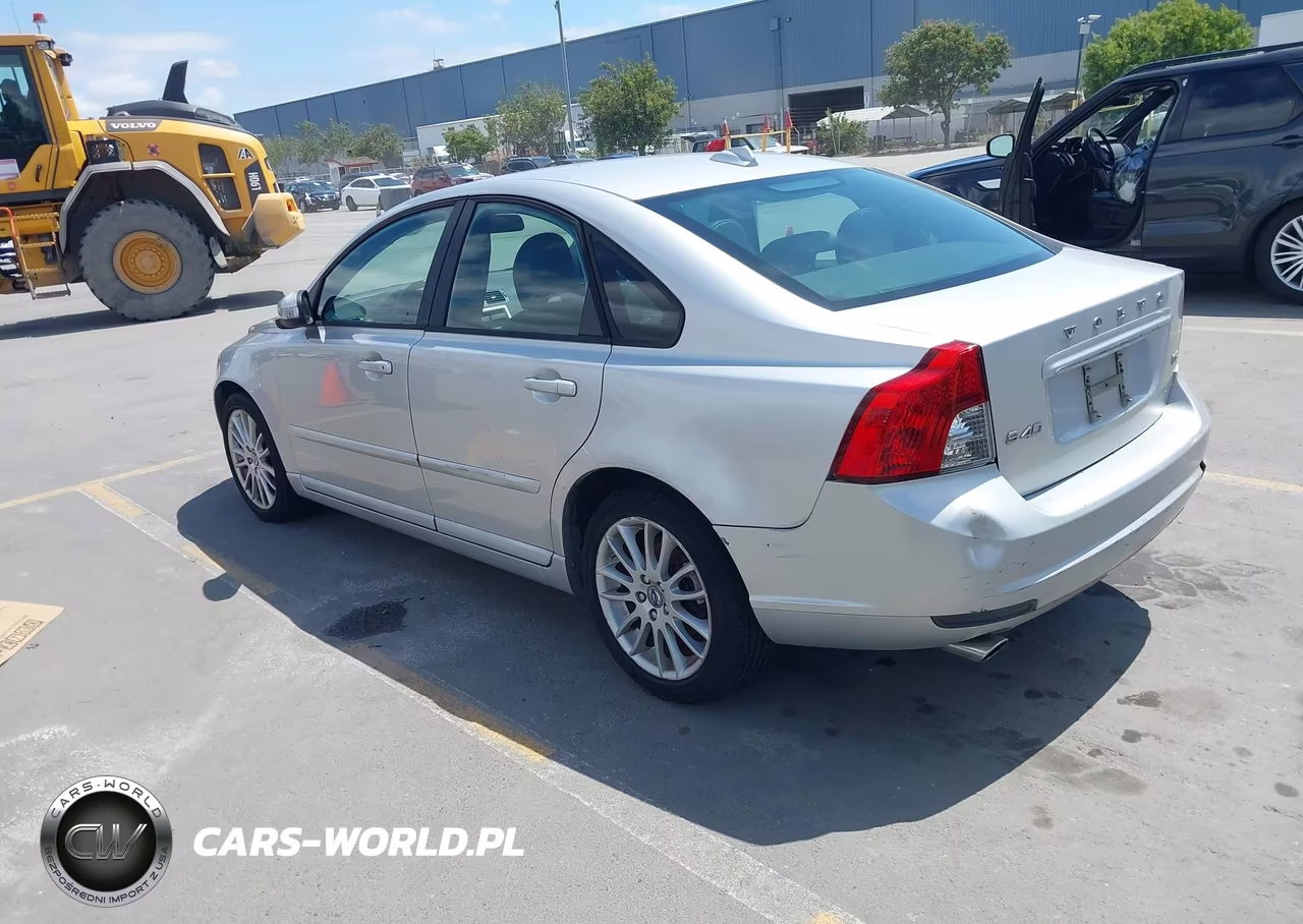 2011 Volvo S40 T5-T5 R-Design VIN:YV1672MS6B2538538 - 3