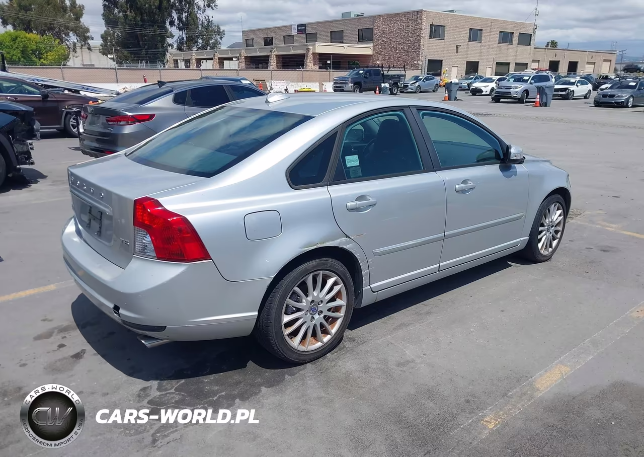 2011 Volvo S40 T5-T5 R-Design VIN:YV1672MS6B2538538 - 4