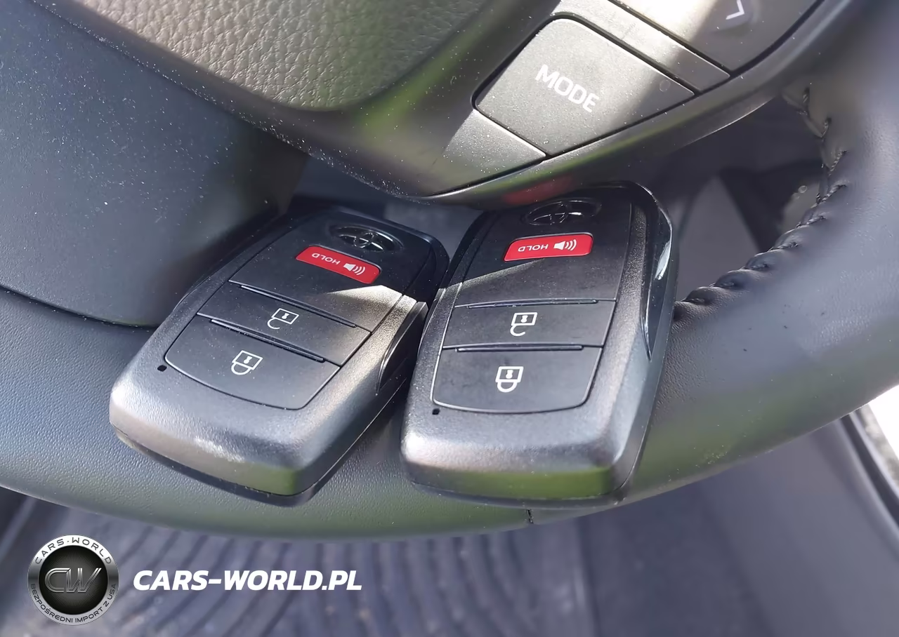 2026 Toyota Prius Le VIN:JTDACAAUXT3075505 - 11