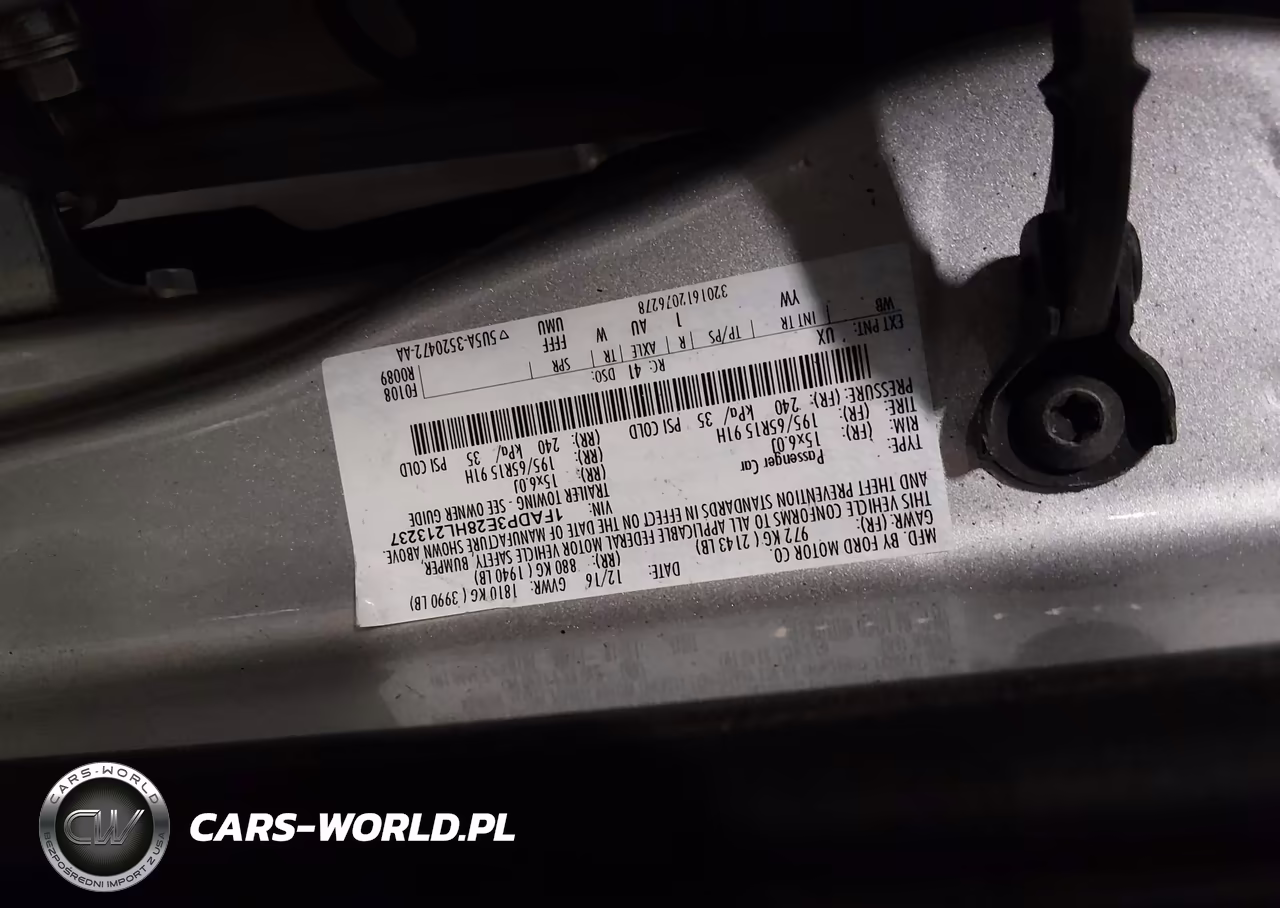 2017 Ford Focus S VIN:1FADP3E28HL213237 - 9