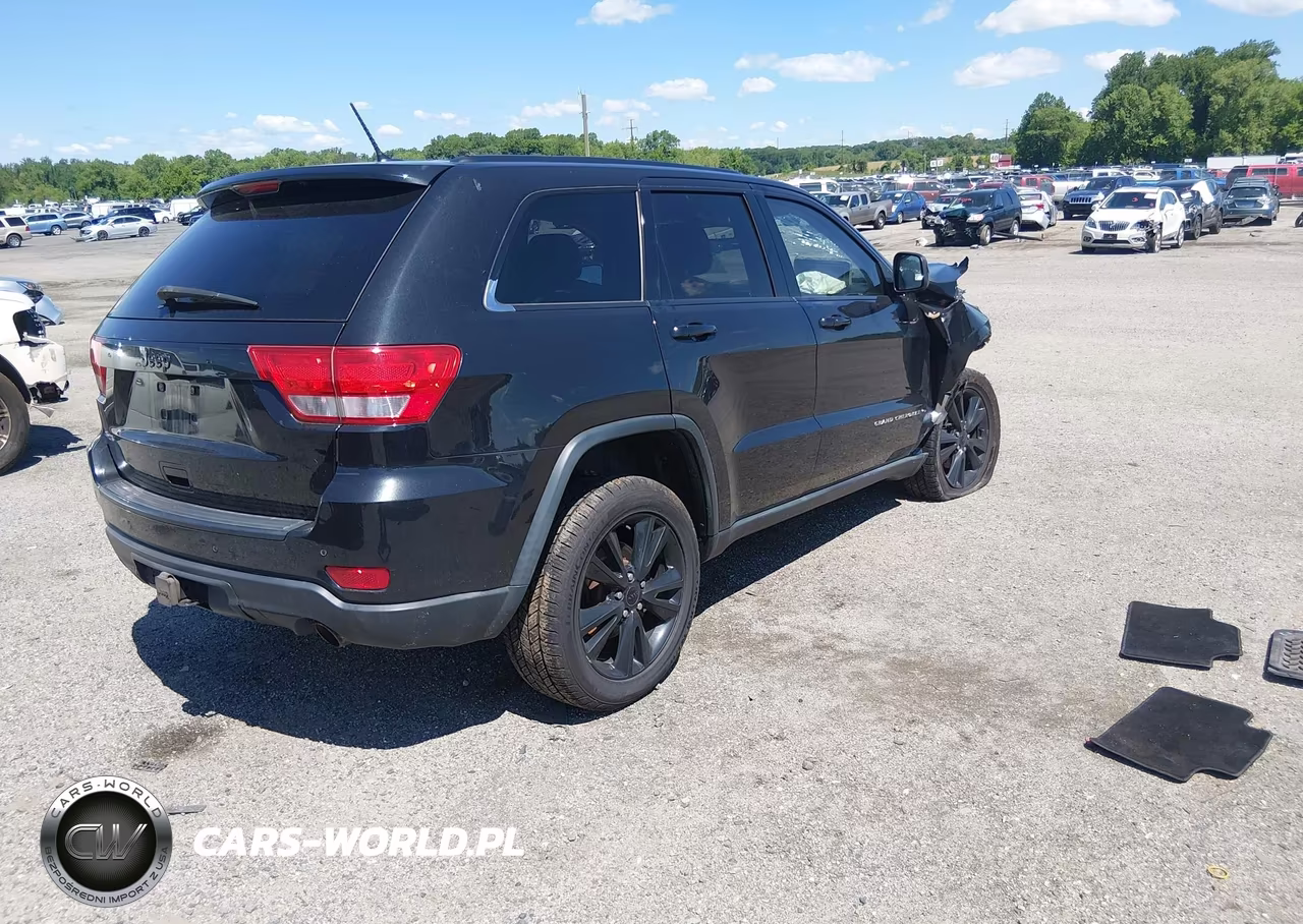 2012 Jeep Grand Cherokee Laredo VIN:1C4RJFAT9CC335079 - 4