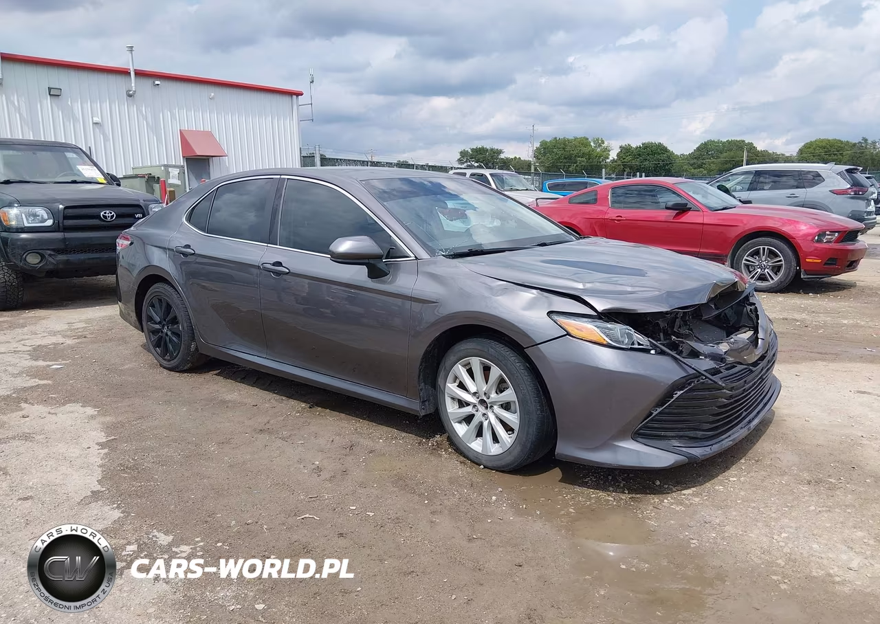 2020 Toyota Camry Le – zdjęcie 1 z 16