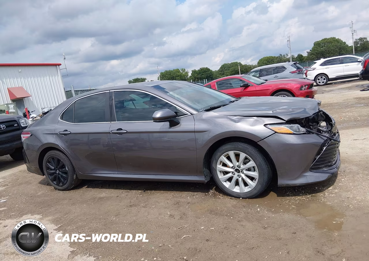 2020 Toyota Camry Le VIN:4T1C11AK5LU955725 - 13