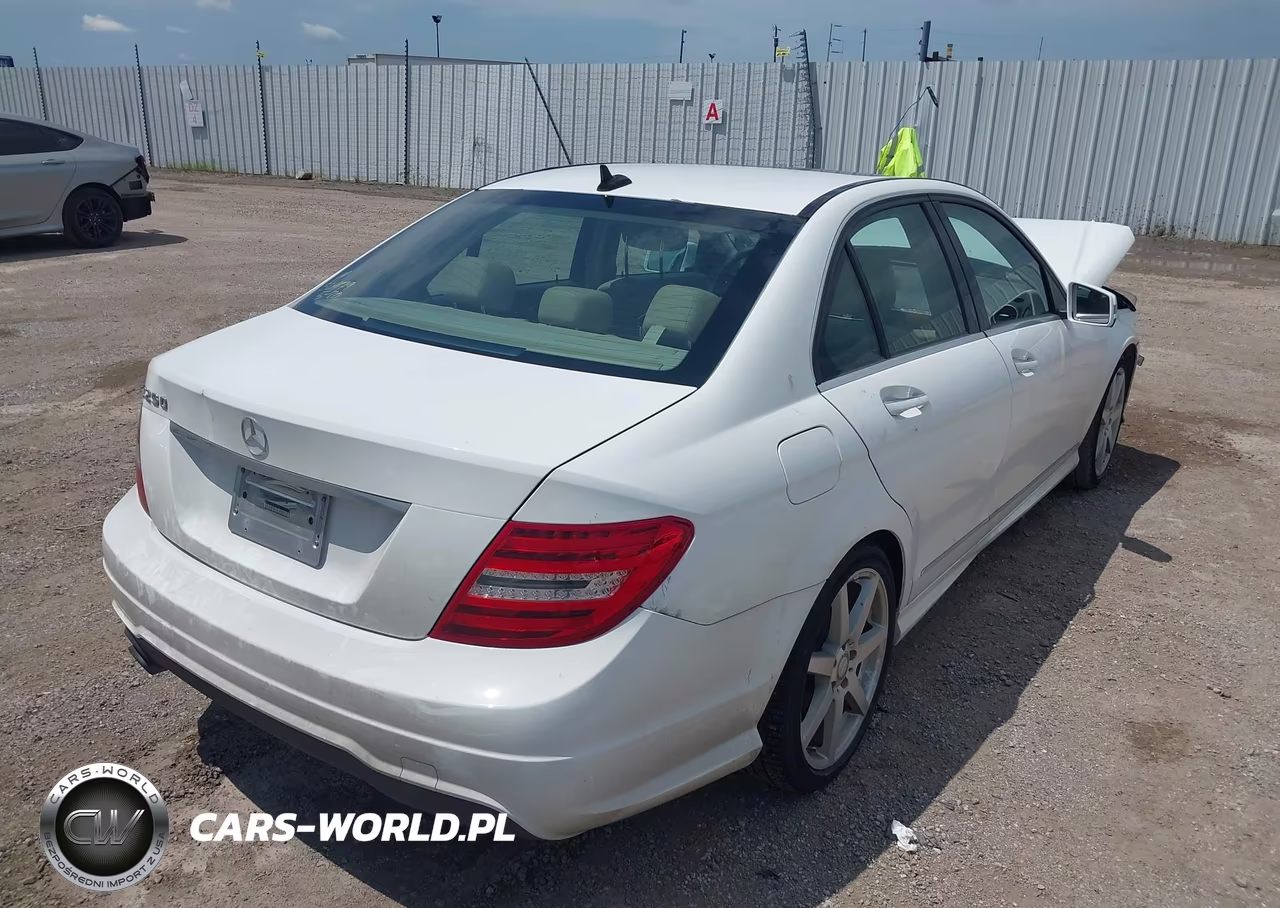 2014 Mercedes-Benz C 250 Sport VIN:WDDGF4HB2EG255327 - 4