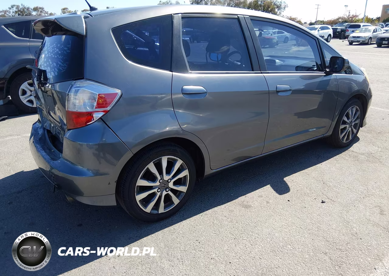 2013 Honda Fit Sport VIN:JHMGE8H50DC046705 - 4