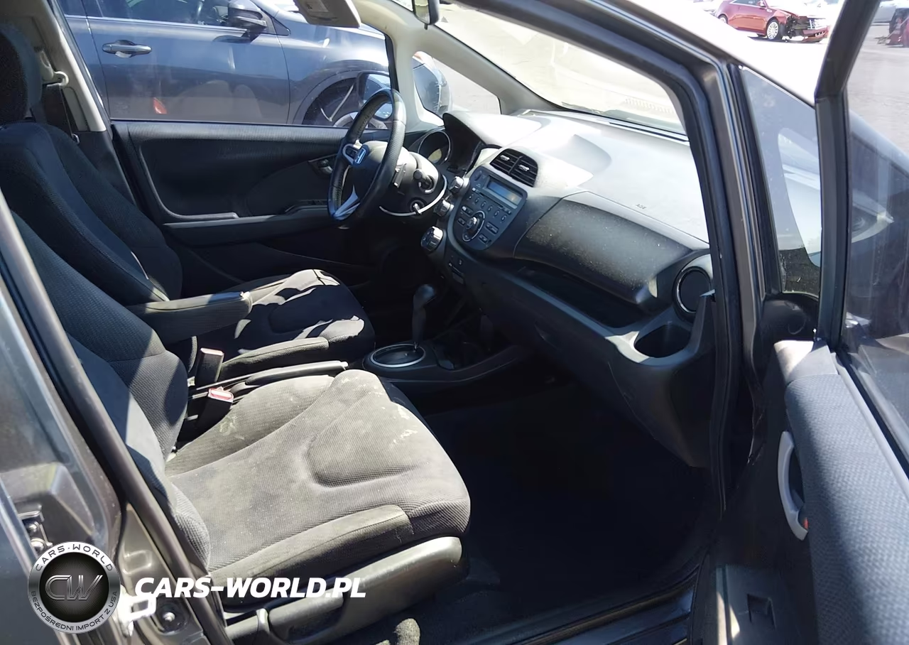2013 Honda Fit Sport VIN:JHMGE8H50DC046705 - 5