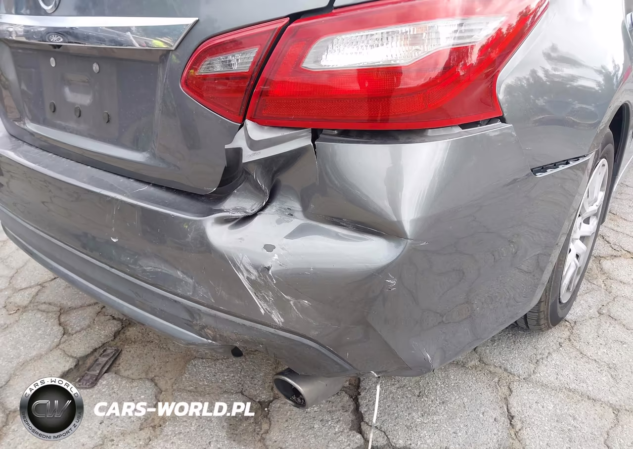 2018 Nissan Altima 2.5 S VIN:1N4AL3AP4JC182459 - 17