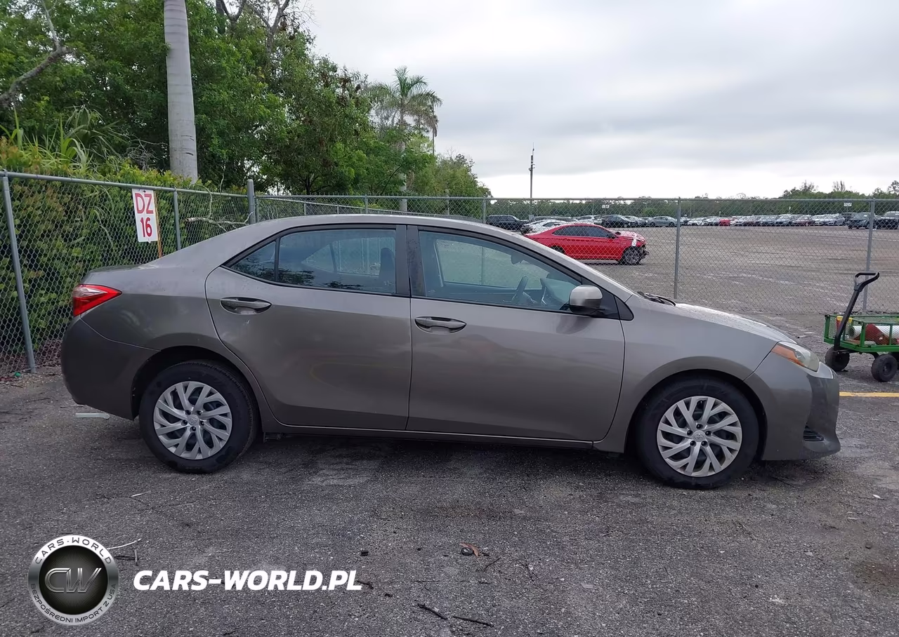 2017 Toyota Corolla Le VIN:5YFBURHE9HP580710 - 13