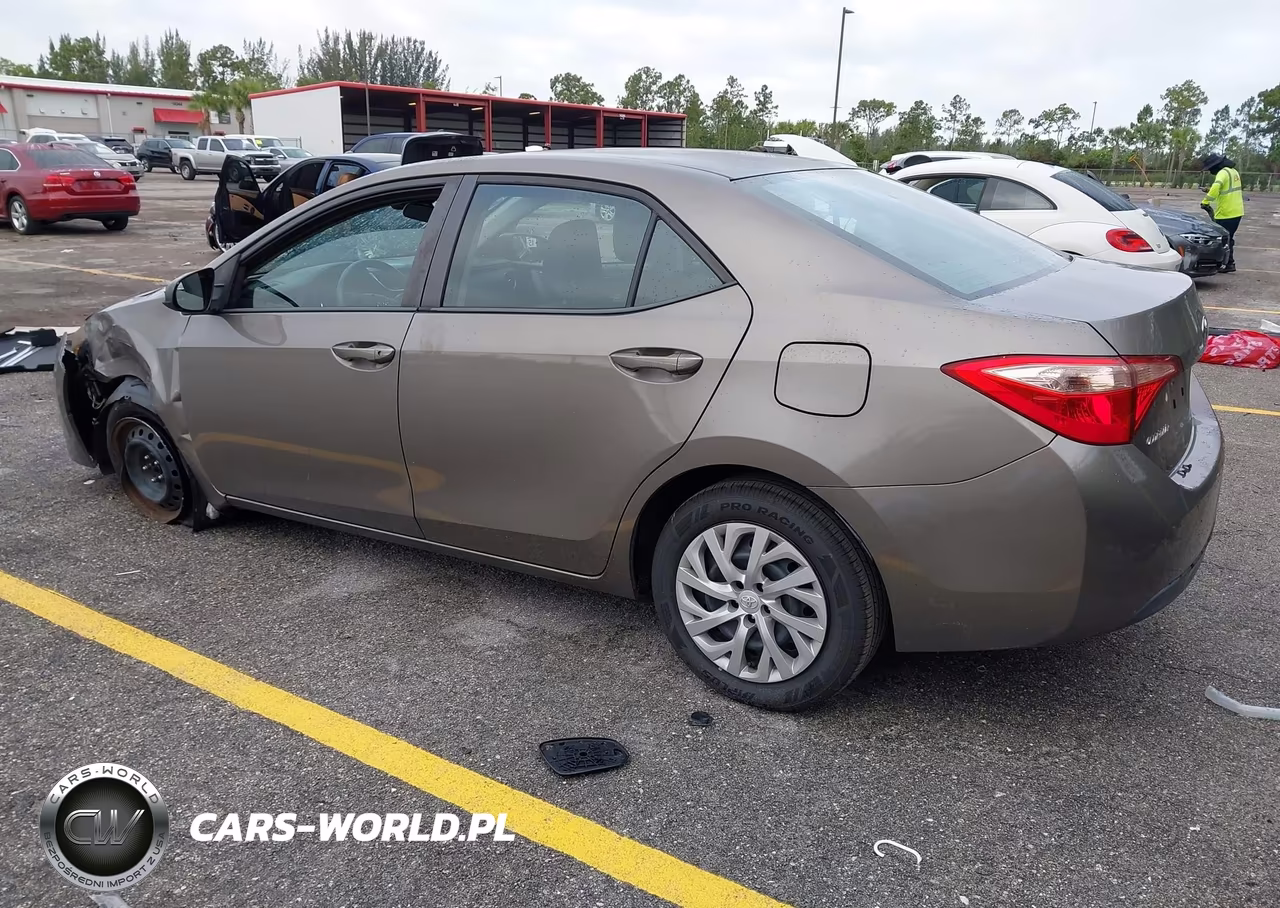 2017 Toyota Corolla Le VIN:5YFBURHE9HP580710 - 3