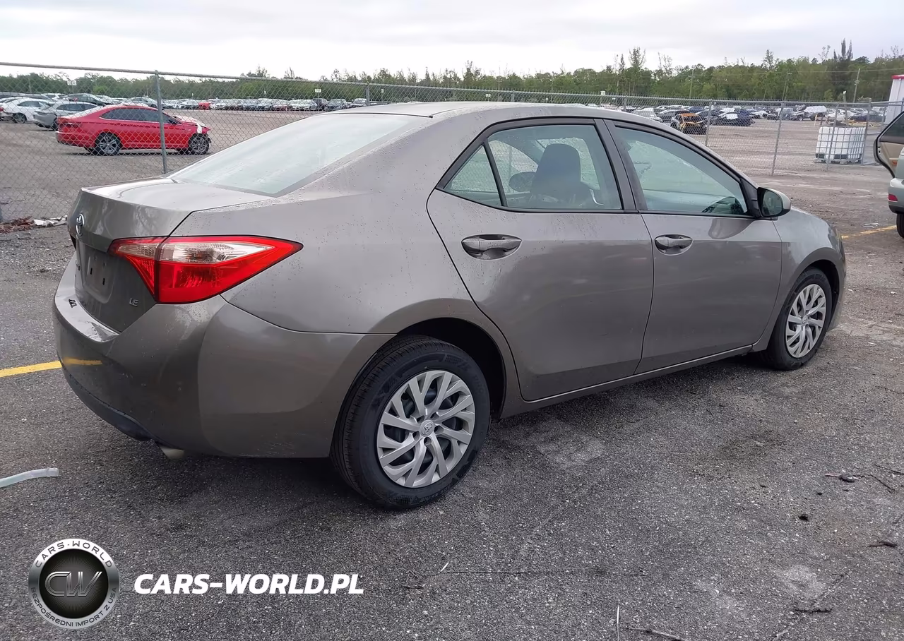 2017 Toyota Corolla Le VIN:5YFBURHE9HP580710 - 4